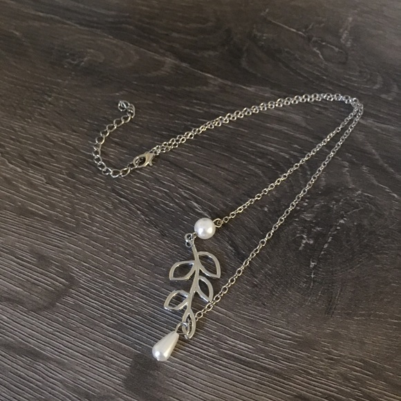 Chic Necklace - Picture 3 of 7